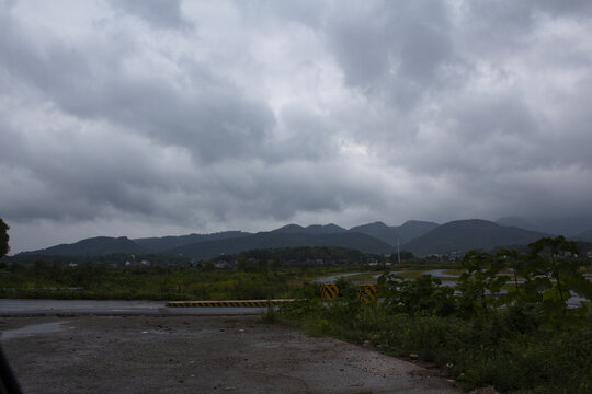 雨天太阳山