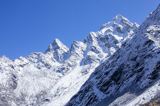 川西毕棚沟雪山风光