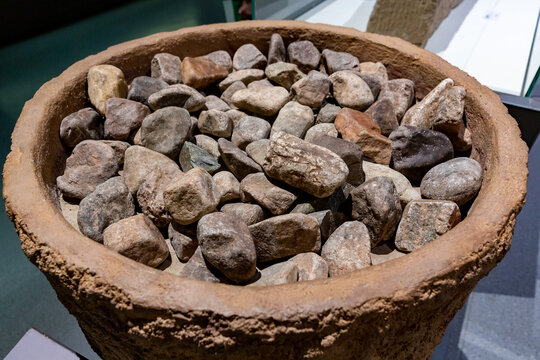 草原古代商队野炊用的石烙灶