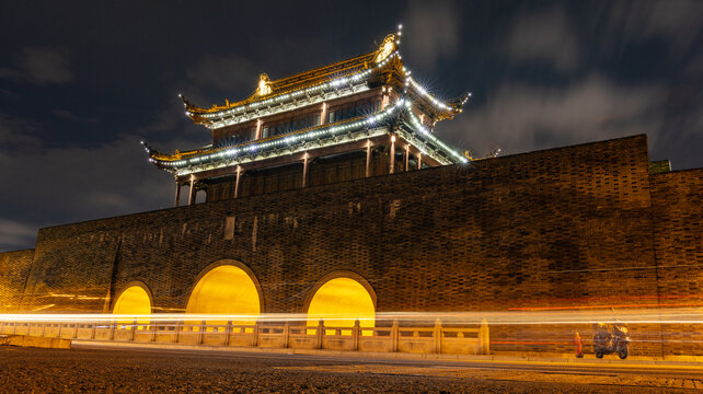 苏州平门城墙夜景