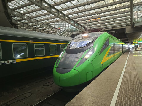 绿巨人火车