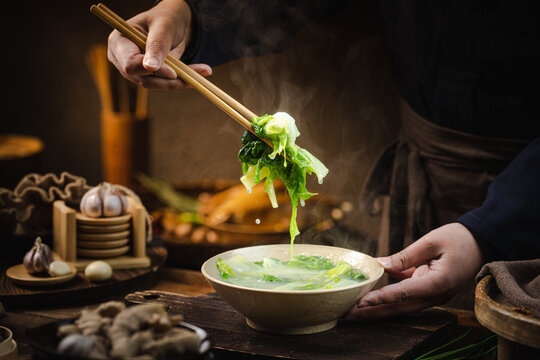 农家案板上的开水菜水煮青菜