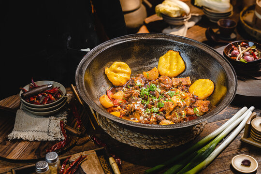 东北铁锅炖柴火鸡地锅鸡