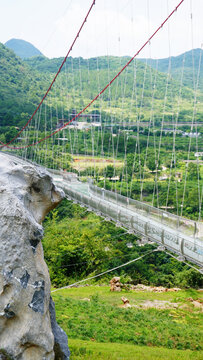 湟川三峡玻璃栈道