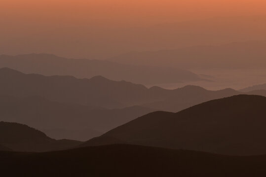 远山水墨重峦叠嶂