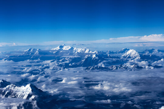 西藏雪山航拍俯瞰