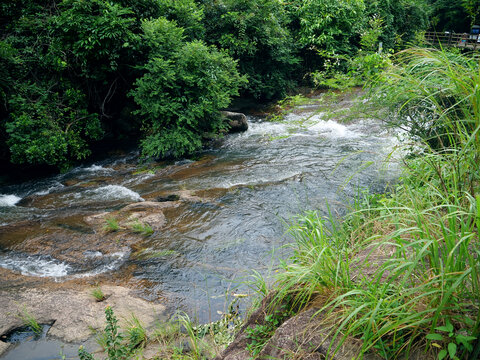 山涧流水