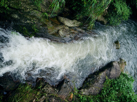 山涧流水