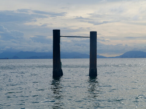 海中石柱