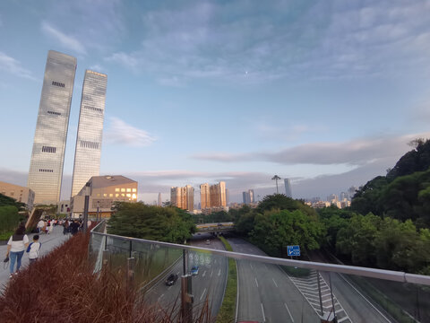 深业上城莲花山通道