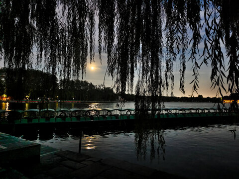 北京北海公园夜景