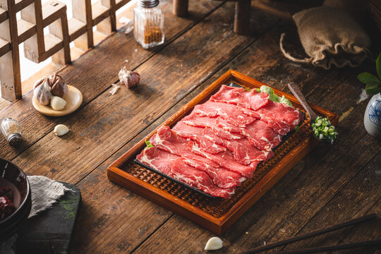 农家窗边餐桌鲜切烤吊龙牛肉