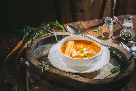 北欧乡村西餐美食南瓜浓汤