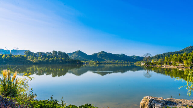 山川美景湖泊