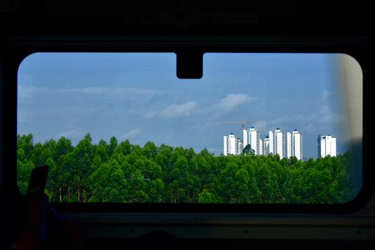 广西高铁车窗外的风景