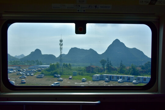 广西高铁车窗外的风景