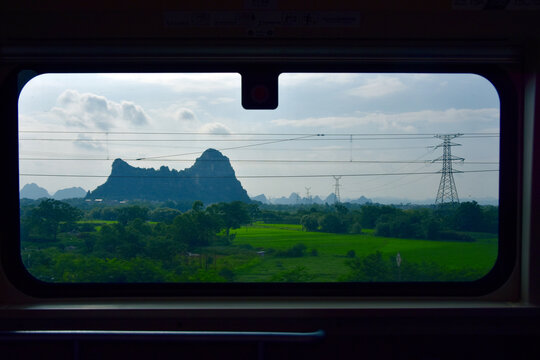 广西高铁车窗外的风景