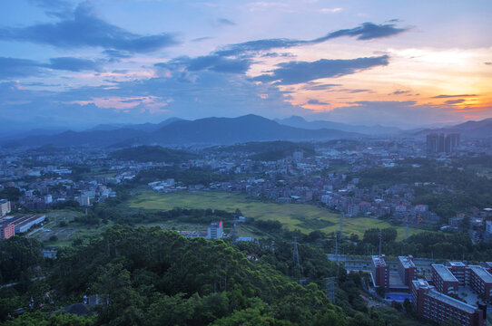 暮色下的乡村风景