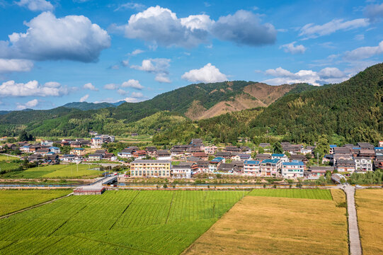 航拍农村乡村山村美丽稻田风光