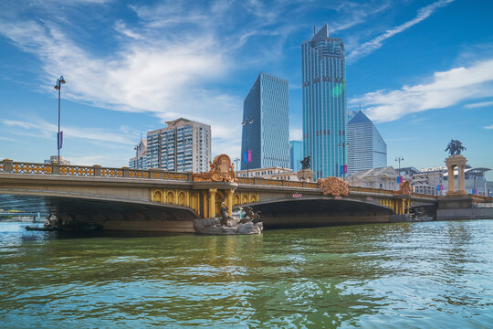 天津城市建筑和海河和桥梁