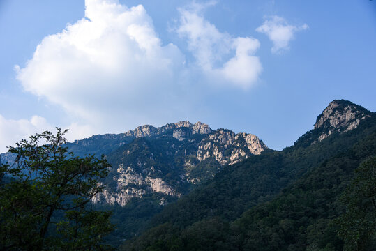 初秋季节的泰山风光