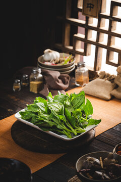 复古农家菜汤锅野菜汤锅