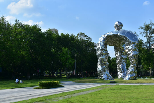 广西大学周氏兄弟雕塑