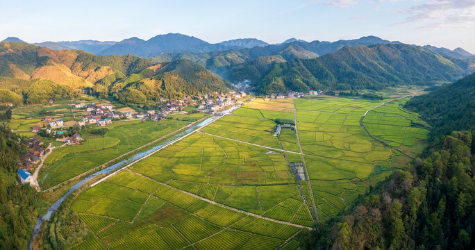 航拍农村乡村山村稻田美丽景象