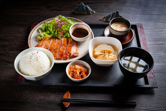 日式猪颈肉定食