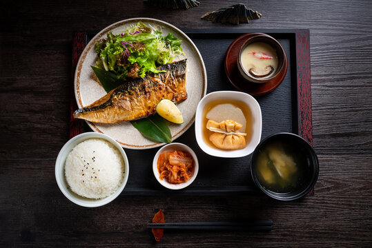 日式青花鱼定食