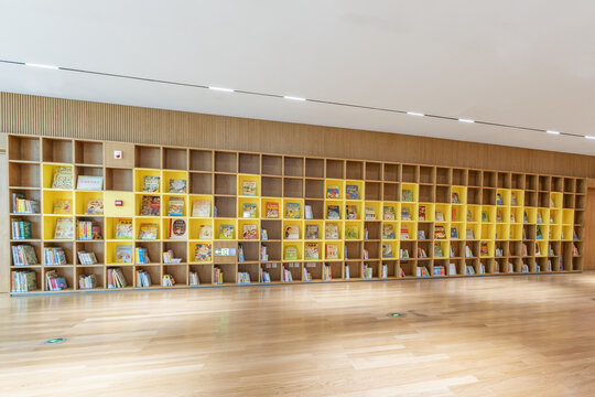 柳州市图书馆新馆儿童读物书架