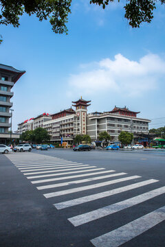 中国河南省开封市古城街头风光