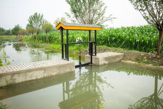 成都平原乡村灌溉水闸