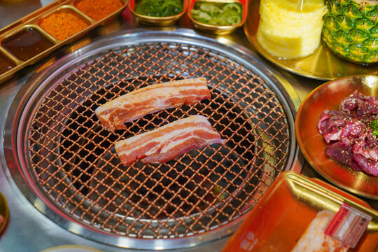 日式烧肉韩式烤肉肥牛美食