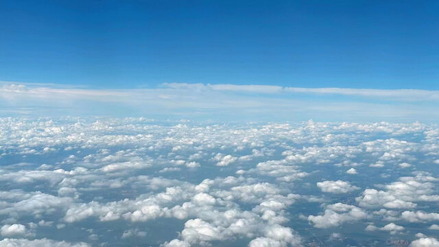 飞机上拍摄天空白云