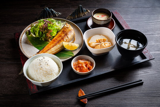 盐烤鲭鱼定食