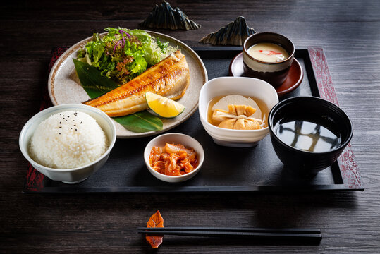 盐烤鲭鱼定食