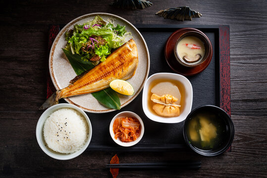 盐烤鲭鱼定食