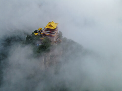 云雾缭绕秦岭终南山南五台