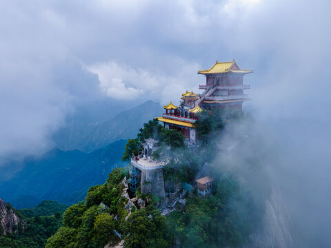 云雾缭绕秦岭终南山南五台