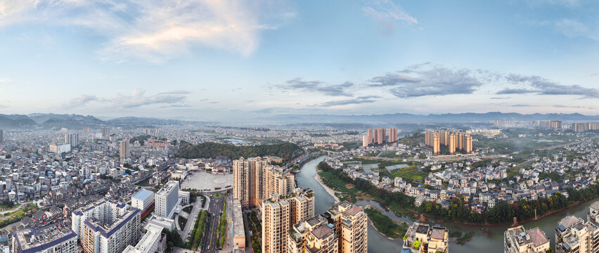 夕阳下的来凤县城