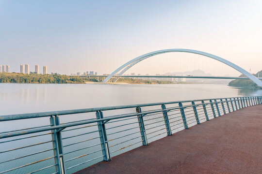 柳州官塘大桥与江滨亲水平台
