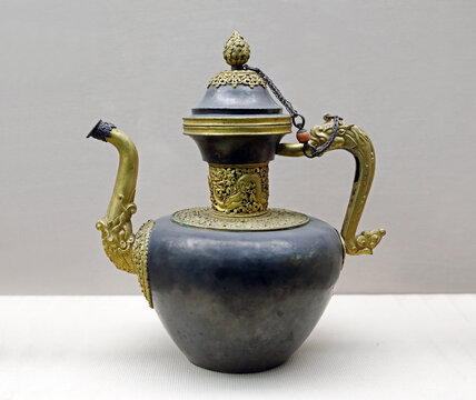 藏族清代银茶壶