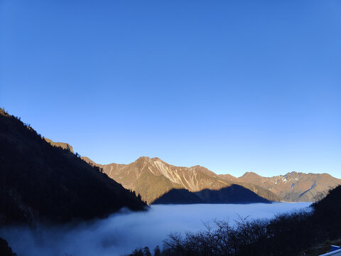 川西蓝天雪山云海