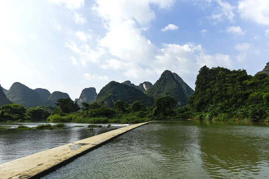 广西桂林遇龙河风光