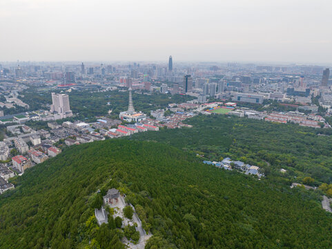 千佛山上航拍济南都市风光