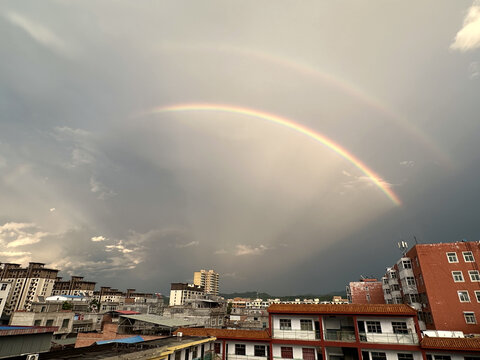 雨后彩虹