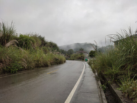 雨后的公路