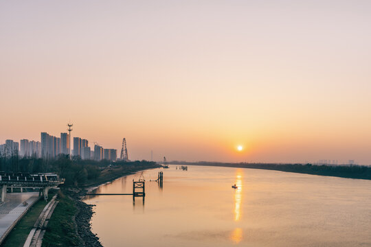 江苏南京市夹江上的落日