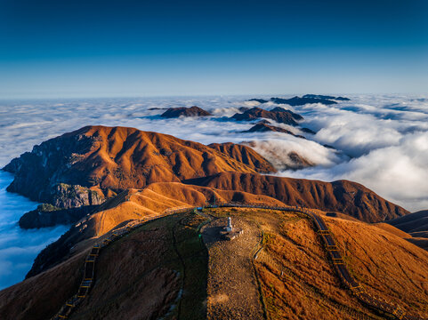 鸟瞰武功山金顶云海全景